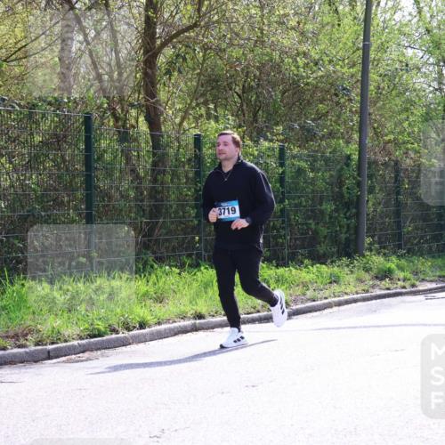 12.04.2026 - 45. Internationalen Wilhelmsburger Insellauf Yannick Fuchs http://msf.ph/oto/9500071 12.04.2026 11:09:29 Laufen 3719 meine-sportfotos.de