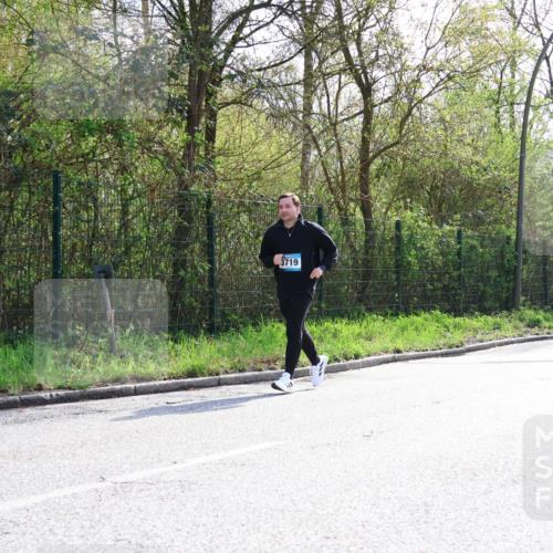 12.04.2026 - 45. Internationalen Wilhelmsburger Insellauf Yannick Fuchs http://msf.ph/oto/9500077 12.04.2026 11:09:29 Laufen 3719 meine-sportfotos.de