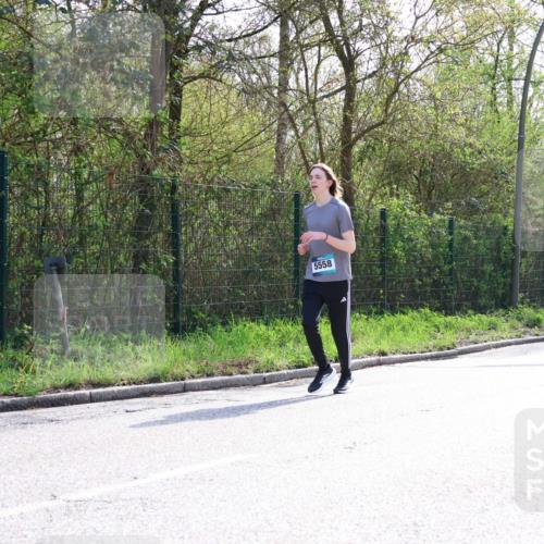 12.04.2026 - 45. Internationalen Wilhelmsburger Insellauf Yannick Fuchs http://msf.ph/oto/9500097 12.04.2026 11:09:35 Laufen 5558 meine-sportfotos.de