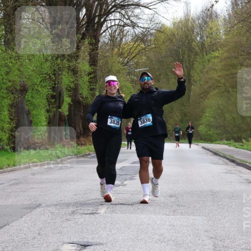 12.04.2026 - 45. Internationalen Wilhelmsburger Insellauf Yannick Fuchs http://msf.ph/oto/9500215 12.04.2026 13:16:47 Laufen 3835, 3836 meine-sportfotos.de