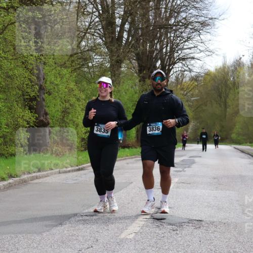 12.04.2026 - 45. Internationalen Wilhelmsburger Insellauf Yannick Fuchs http://msf.ph/oto/9500232 12.04.2026 13:16:50 Laufen 3835, 3836 meine-sportfotos.de
