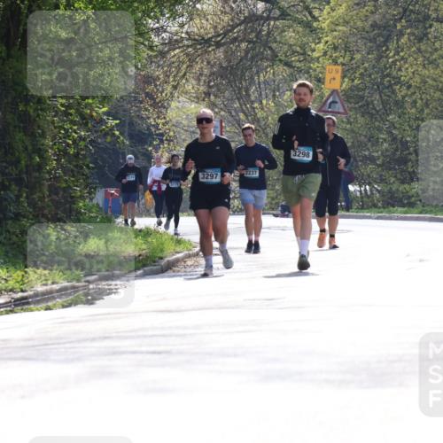 12.04.2026 - 45. Internationalen Wilhelmsburger Insellauf Yannick Fuchs http://msf.ph/oto/9500303 12.04.2026 11:10:46 Laufen 2310, 3775, 3297, 2237, 3298, 9 meine-sportfotos.de