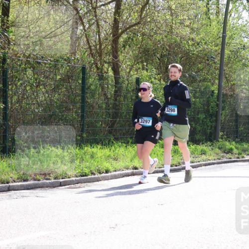 12.04.2026 - 45. Internationalen Wilhelmsburger Insellauf Yannick Fuchs http://msf.ph/oto/9500364 12.04.2026 11:10:59 Laufen 3297, 3298 meine-sportfotos.de