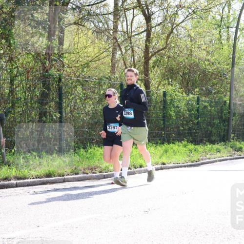 12.04.2026 - 45. Internationalen Wilhelmsburger Insellauf Yannick Fuchs http://msf.ph/oto/9500368 12.04.2026 11:11:00 Laufen 3297, 3298 meine-sportfotos.de