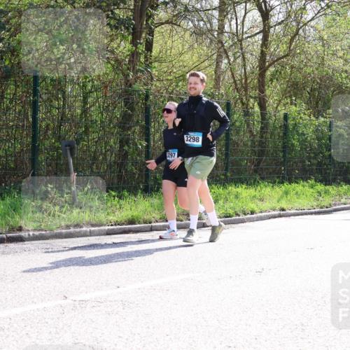 12.04.2026 - 45. Internationalen Wilhelmsburger Insellauf Yannick Fuchs http://msf.ph/oto/9500372 12.04.2026 11:11:00 Laufen 3297, 3298 meine-sportfotos.de