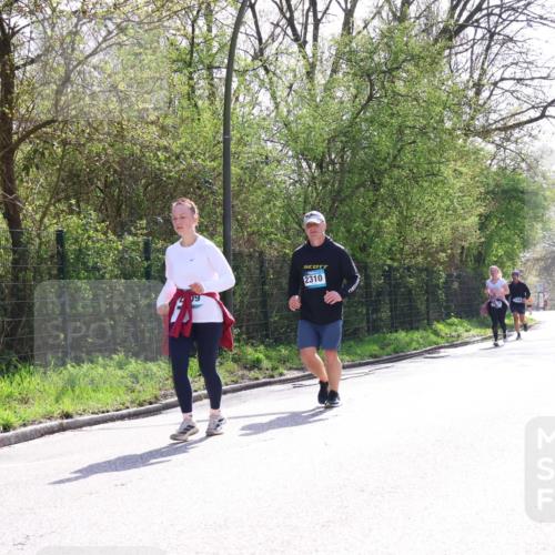 12.04.2026 - 45. Internationalen Wilhelmsburger Insellauf Yannick Fuchs http://msf.ph/oto/9500527 12.04.2026 11:11:29 Laufen 2310 meine-sportfotos.de