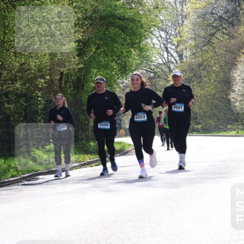 12.04.2026 - 45. Internationalen Wilhelmsburger Insellauf Yannick Fuchs http://msf.ph/oto/9500836 12.04.2026 11:12:44 Laufen 2297, 2698, 3253, 2697 meine-sportfotos.de