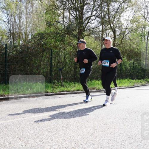 12.04.2026 - 45. Internationalen Wilhelmsburger Insellauf Yannick Fuchs http://msf.ph/oto/9500904 12.04.2026 11:12:53 Laufen 2698, 2697 meine-sportfotos.de