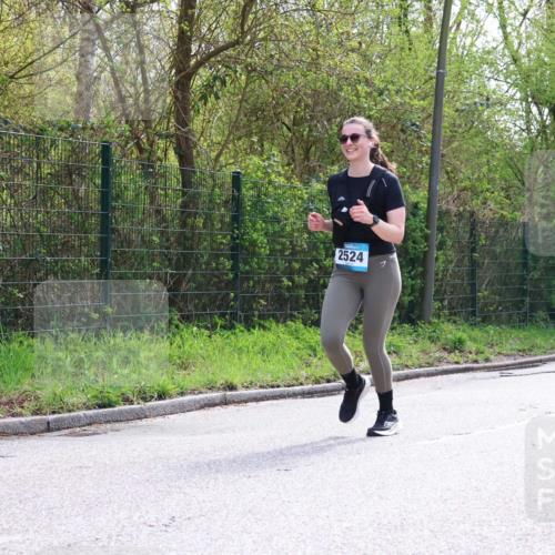 12.04.2026 - 45. Internationalen Wilhelmsburger Insellauf Yannick Fuchs http://msf.ph/oto/9501268 12.04.2026 11:15:12 Laufen 2524 meine-sportfotos.de