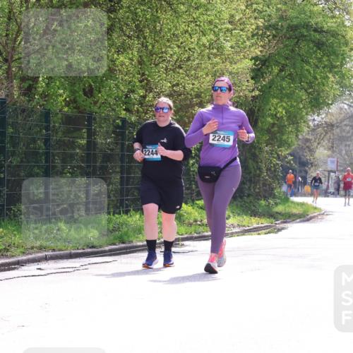 12.04.2026 - 45. Internationalen Wilhelmsburger Insellauf Yannick Fuchs http://msf.ph/oto/9501322 12.04.2026 11:15:50 Laufen 2244, 2245 meine-sportfotos.de