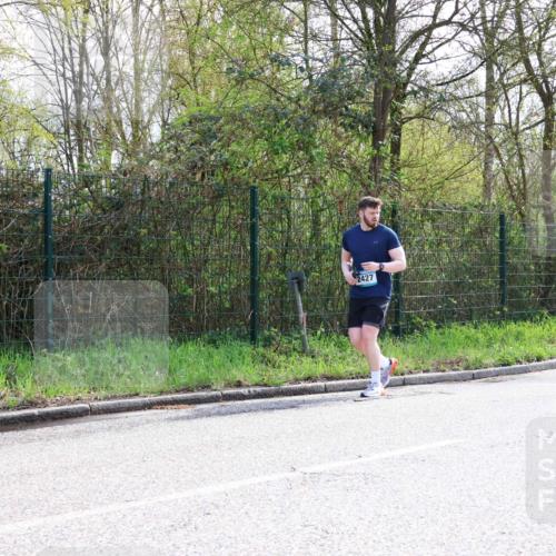 12.04.2026 - 45. Internationalen Wilhelmsburger Insellauf Yannick Fuchs http://msf.ph/oto/9501483 12.04.2026 11:20:34 Laufen 2427, 2428 meine-sportfotos.de