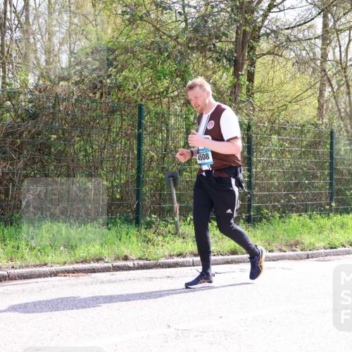 12.04.2026 - 45. Internationalen Wilhelmsburger Insellauf Yannick Fuchs http://msf.ph/oto/9501766 12.04.2026 11:34:12 Laufen 4508 meine-sportfotos.de