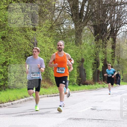 12.04.2026 - 45. Internationalen Wilhelmsburger Insellauf Yannick Fuchs http://msf.ph/oto/9501782 12.04.2026 12:40:19 Laufen 5413, 5709, 4877 meine-sportfotos.de