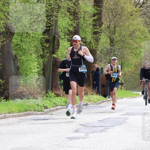 12.04.2026 - 45. Internationalen Wilhelmsburger Insellauf Yannick Fuchs http://msf.ph/oto/9502025 12.04.2026 12:43:09 Laufen 5, 3750, 4656 meine-sportfotos.de