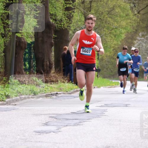 12.04.2026 - 45. Internationalen Wilhelmsburger Insellauf Yannick Fuchs http://msf.ph/oto/9502078 12.04.2026 12:43:39 Laufen 5607 meine-sportfotos.de