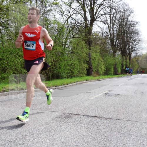 12.04.2026 - 45. Internationalen Wilhelmsburger Insellauf Yannick Fuchs http://msf.ph/oto/9502098 12.04.2026 12:43:45 Laufen 5607 meine-sportfotos.de