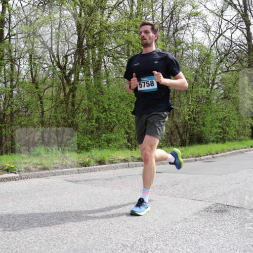12.04.2026 - 45. Internationalen Wilhelmsburger Insellauf Yannick Fuchs http://msf.ph/oto/9502174 12.04.2026 12:44:02 Laufen 5758 meine-sportfotos.de