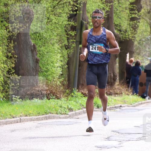 12.04.2026 - 45. Internationalen Wilhelmsburger Insellauf Yannick Fuchs http://msf.ph/oto/9502188 12.04.2026 12:44:06 Laufen 241 meine-sportfotos.de