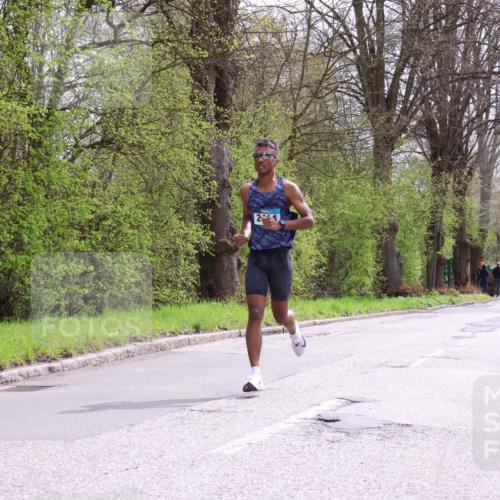 12.04.2026 - 45. Internationalen Wilhelmsburger Insellauf Yannick Fuchs http://msf.ph/oto/9502200 12.04.2026 12:44:09 Laufen 21 meine-sportfotos.de