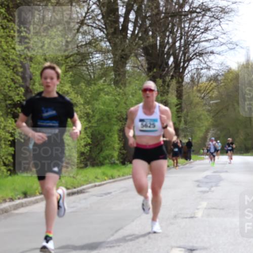 12.04.2026 - 45. Internationalen Wilhelmsburger Insellauf Yannick Fuchs http://msf.ph/oto/9502269 12.04.2026 12:44:44 Laufen 5625 meine-sportfotos.de