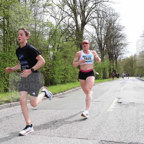 12.04.2026 - 45. Internationalen Wilhelmsburger Insellauf Yannick Fuchs http://msf.ph/oto/9502273 12.04.2026 12:44:45 Laufen 105, 5625 meine-sportfotos.de