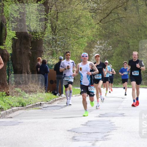 12.04.2026 - 45. Internationalen Wilhelmsburger Insellauf Yannick Fuchs http://msf.ph/oto/9502278 12.04.2026 12:44:47 Laufen 5711, 5566, 221, 4183, 5146, 3816 meine-sportfotos.de