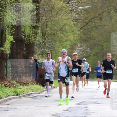 12.04.2026 - 45. Internationalen Wilhelmsburger Insellauf Yannick Fuchs http://msf.ph/oto/9502281 12.04.2026 12:44:47 Laufen 5711, 5566, 2210, 4183, 3816 meine-sportfotos.de