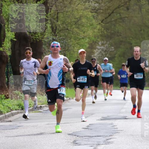 12.04.2026 - 45. Internationalen Wilhelmsburger Insellauf Yannick Fuchs http://msf.ph/oto/9502289 12.04.2026 12:44:49 Laufen 5566, 221, 4183, 6146, 3816 meine-sportfotos.de