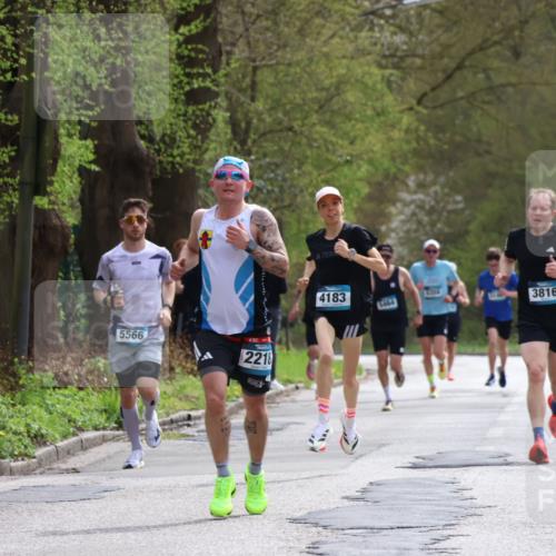 12.04.2026 - 45. Internationalen Wilhelmsburger Insellauf Yannick Fuchs http://msf.ph/oto/9502290 12.04.2026 12:44:49 Laufen 5566, 2218, 4183, 5464, 3816 meine-sportfotos.de