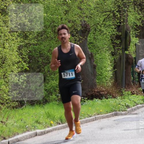 12.04.2026 - 45. Internationalen Wilhelmsburger Insellauf Yannick Fuchs http://msf.ph/oto/9502291 12.04.2026 12:44:50 Laufen 5711, 5566, 2218 meine-sportfotos.de