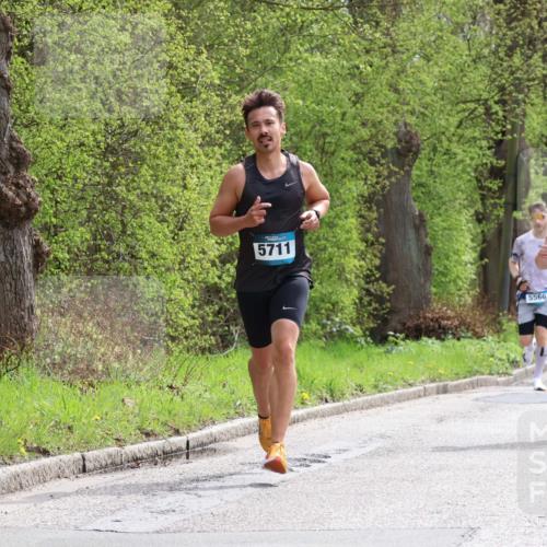 12.04.2026 - 45. Internationalen Wilhelmsburger Insellauf Yannick Fuchs http://msf.ph/oto/9502294 12.04.2026 12:44:50 Laufen 5711, 5566, 221, 4183 meine-sportfotos.de