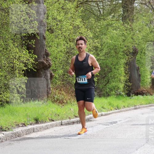 12.04.2026 - 45. Internationalen Wilhelmsburger Insellauf Yannick Fuchs http://msf.ph/oto/9502297 12.04.2026 12:44:51 Laufen 5711, 5566, 2218 meine-sportfotos.de