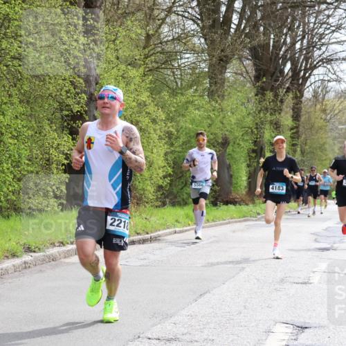 12.04.2026 - 45. Internationalen Wilhelmsburger Insellauf Yannick Fuchs http://msf.ph/oto/9502309 12.04.2026 12:44:53 Laufen 2218, 5566, 4183, 3816 meine-sportfotos.de