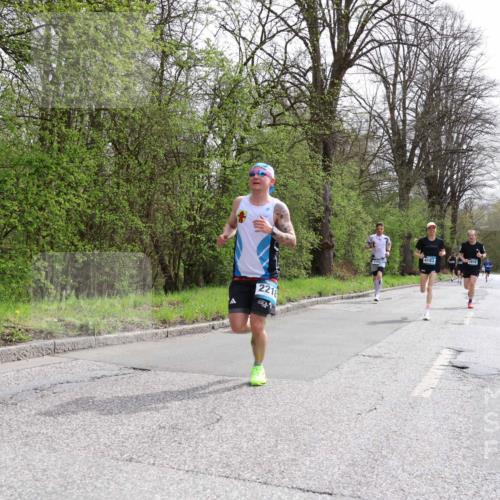 12.04.2026 - 45. Internationalen Wilhelmsburger Insellauf Yannick Fuchs http://msf.ph/oto/9502313 12.04.2026 12:44:54 Laufen 221, 4183, 3816 meine-sportfotos.de