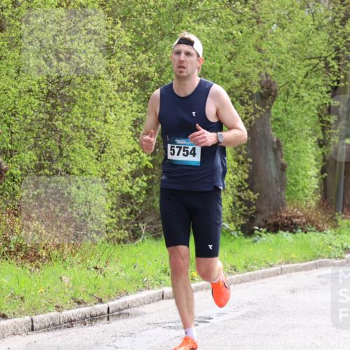 12.04.2026 - 45. Internationalen Wilhelmsburger Insellauf Yannick Fuchs http://msf.ph/oto/9502375 12.04.2026 12:45:08 Laufen 5754, 7, 3612 meine-sportfotos.de