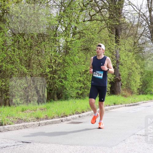 12.04.2026 - 45. Internationalen Wilhelmsburger Insellauf Yannick Fuchs http://msf.ph/oto/9502386 12.04.2026 12:45:10 Laufen 5754 meine-sportfotos.de