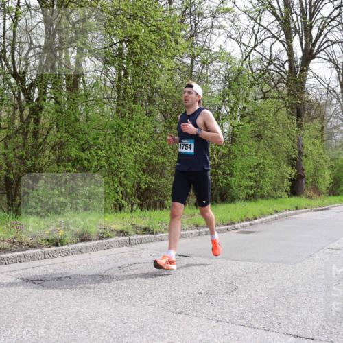 12.04.2026 - 45. Internationalen Wilhelmsburger Insellauf Yannick Fuchs http://msf.ph/oto/9502391 12.04.2026 12:45:10 Laufen 5754 meine-sportfotos.de