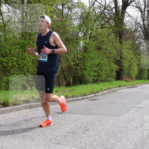 12.04.2026 - 45. Internationalen Wilhelmsburger Insellauf Yannick Fuchs http://msf.ph/oto/9502392 12.04.2026 12:45:10 Laufen 5754 meine-sportfotos.de