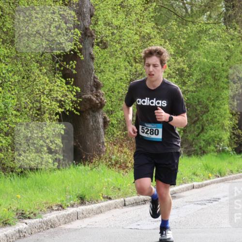 12.04.2026 - 45. Internationalen Wilhelmsburger Insellauf Yannick Fuchs http://msf.ph/oto/9502439 12.04.2026 12:45:27 Laufen 5280, 734 meine-sportfotos.de