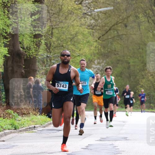 12.04.2026 - 45. Internationalen Wilhelmsburger Insellauf Yannick Fuchs http://msf.ph/oto/9502514 12.04.2026 12:45:47 Laufen 5743, 472, 5411, 3000 meine-sportfotos.de