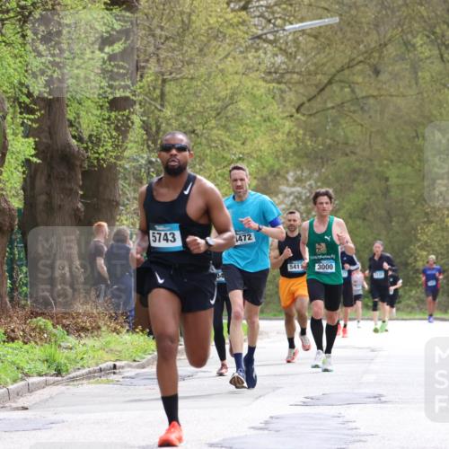 12.04.2026 - 45. Internationalen Wilhelmsburger Insellauf Yannick Fuchs http://msf.ph/oto/9502516 12.04.2026 12:45:48 Laufen 5743, 1472, 04, 5411, 3000 meine-sportfotos.de