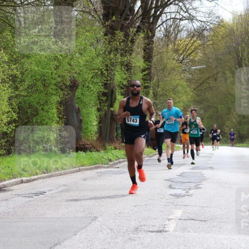 12.04.2026 - 45. Internationalen Wilhelmsburger Insellauf Yannick Fuchs http://msf.ph/oto/9502521 12.04.2026 12:45:49 Laufen 5743, 4041, 4472, 3000 meine-sportfotos.de