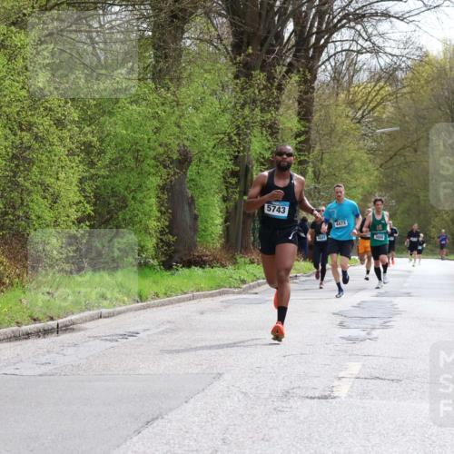 12.04.2026 - 45. Internationalen Wilhelmsburger Insellauf Yannick Fuchs http://msf.ph/oto/9502522 12.04.2026 12:45:49 Laufen 5743, 4041, 4472, 3000 meine-sportfotos.de