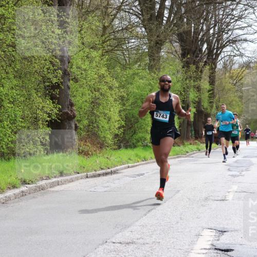 12.04.2026 - 45. Internationalen Wilhelmsburger Insellauf Yannick Fuchs http://msf.ph/oto/9502531 12.04.2026 12:45:51 Laufen 5743, 4041, 3000 meine-sportfotos.de