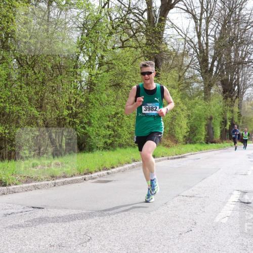12.04.2026 - 45. Internationalen Wilhelmsburger Insellauf Yannick Fuchs http://msf.ph/oto/9502691 12.04.2026 12:46:29 Laufen 3982 meine-sportfotos.de