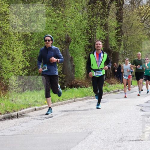 12.04.2026 - 45. Internationalen Wilhelmsburger Insellauf Yannick Fuchs http://msf.ph/oto/9502705 12.04.2026 12:46:33 Laufen 5595, 5296, 4079, 78, 5809, 2017 meine-sportfotos.de