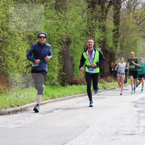 12.04.2026 - 45. Internationalen Wilhelmsburger Insellauf Yannick Fuchs http://msf.ph/oto/9502707 12.04.2026 12:46:33 Laufen 5296, 4079, 4678, 2017 meine-sportfotos.de