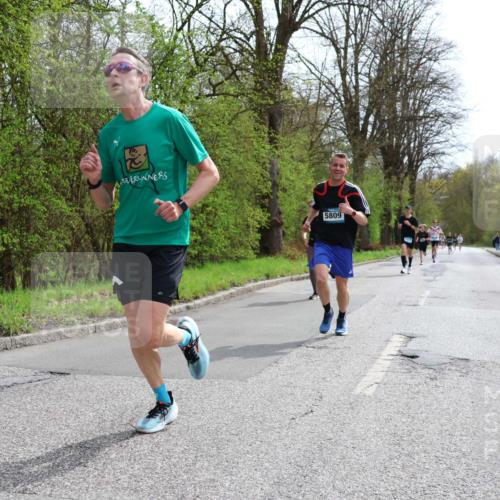 12.04.2026 - 45. Internationalen Wilhelmsburger Insellauf Yannick Fuchs http://msf.ph/oto/9502748 12.04.2026 12:46:43 Laufen 5809 meine-sportfotos.de
