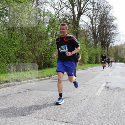 12.04.2026 - 45. Internationalen Wilhelmsburger Insellauf Yannick Fuchs http://msf.ph/oto/9502752 12.04.2026 12:46:44 Laufen 5809 meine-sportfotos.de