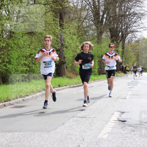 12.04.2026 - 45. Internationalen Wilhelmsburger Insellauf Yannick Fuchs http://msf.ph/oto/9502767 12.04.2026 12:46:48 Laufen 4282, 3925, 3899 meine-sportfotos.de